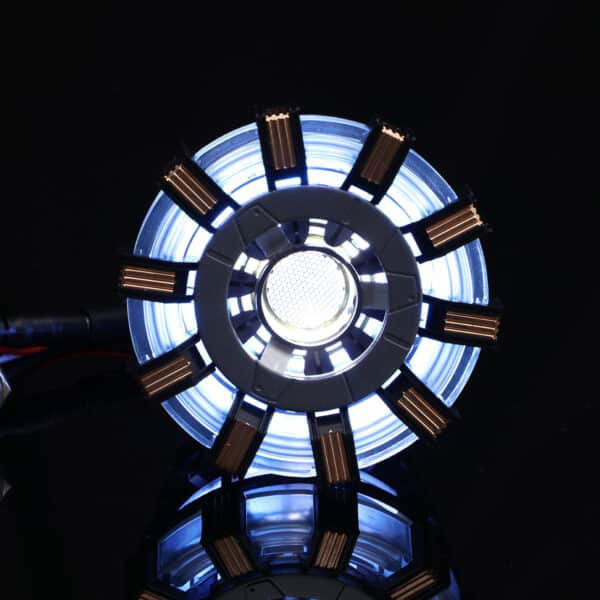 Reattore Arc MK2 di Iron Man, Tony Stark, in Scala 1:1, con Espositore ad Attivazione con Telecomando 3